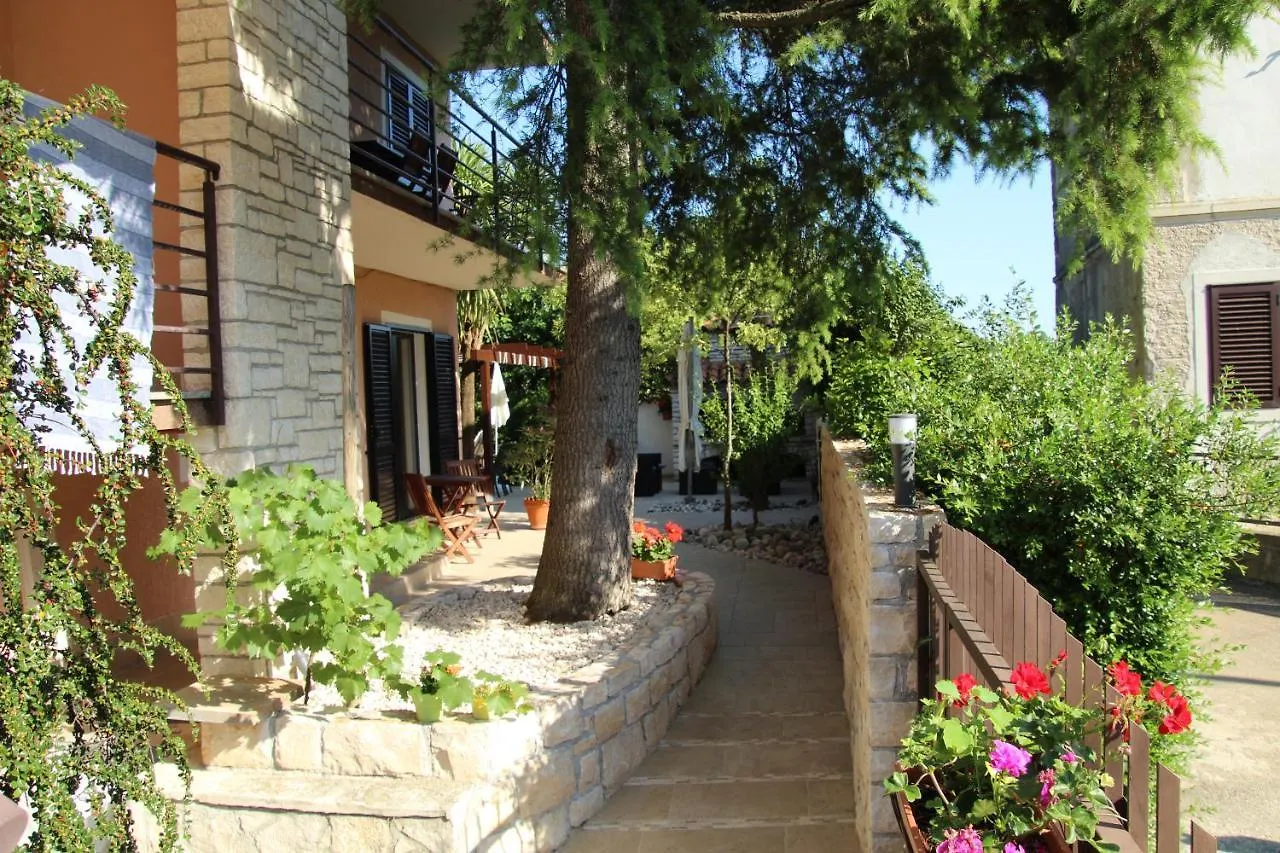 Apartments Eva Umag 0*,