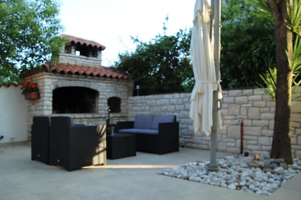 Apartments Eva Umag 0*,  Croatia