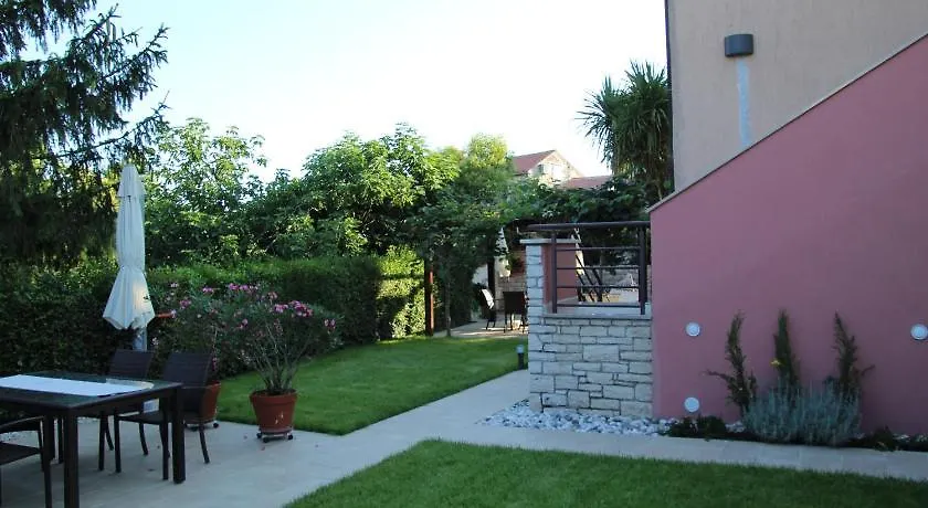 Apartments Eva Umag 0*,  Croatia