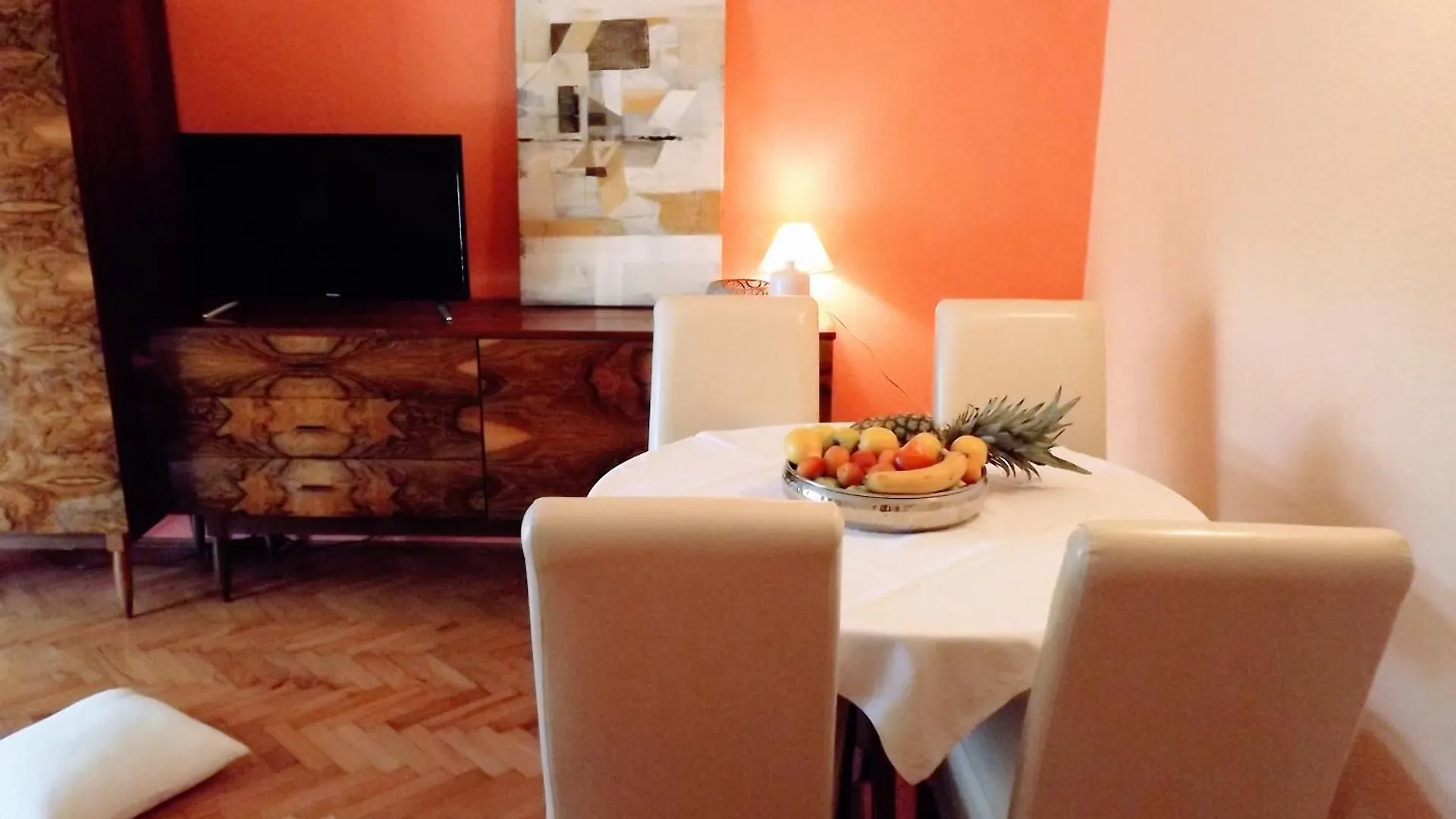 Apartments Eva Umag 0*,